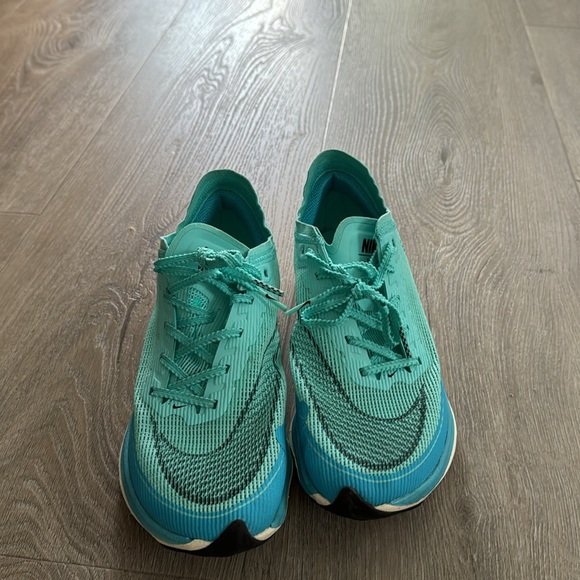Nike Vaporfly zoomx size 7.5 color green. Used 2 times perfect condition - Picture 5 of 9